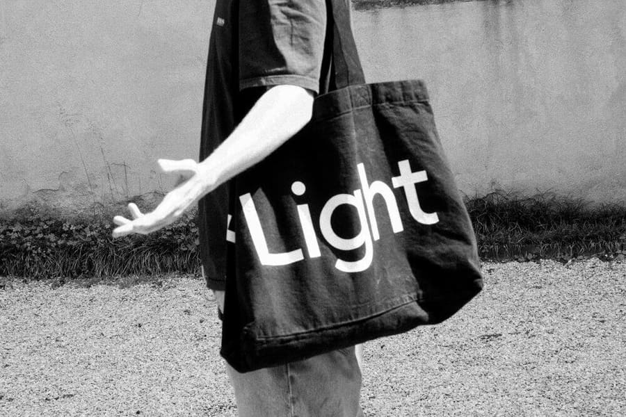 Light tote bag